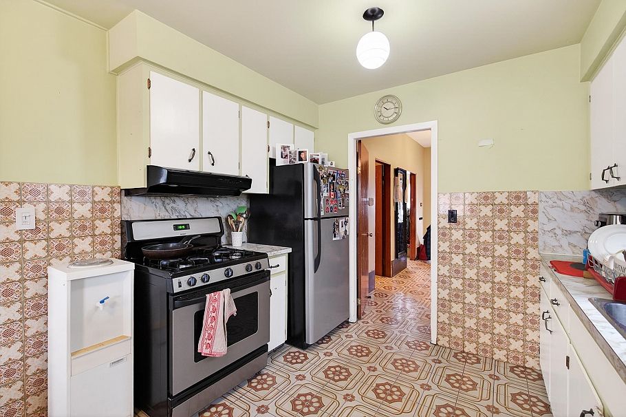 2631 E Pender Street Vancouver, BC - 6