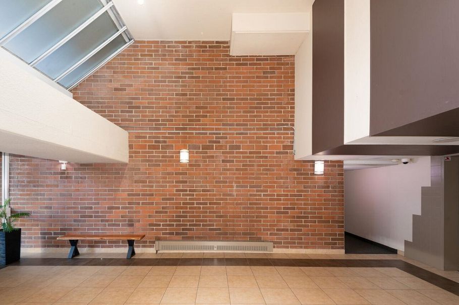 211 950 Drake Street Vancouver, BC - 4