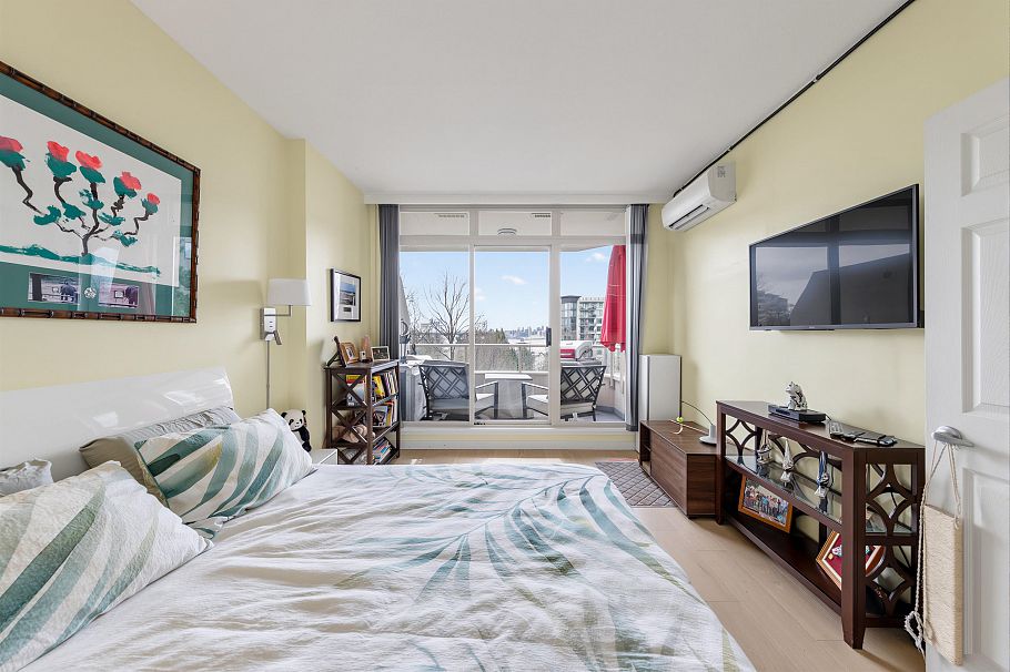 304 160 W Keith Road North Vancouver, BC - 13