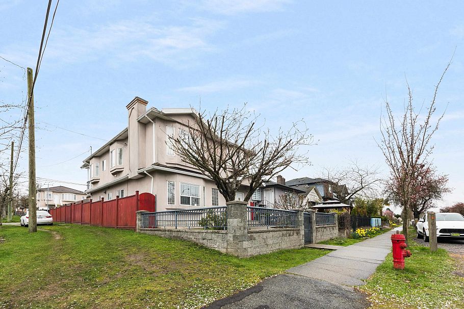 805 E 57th Avenue Vancouver, BC - 35