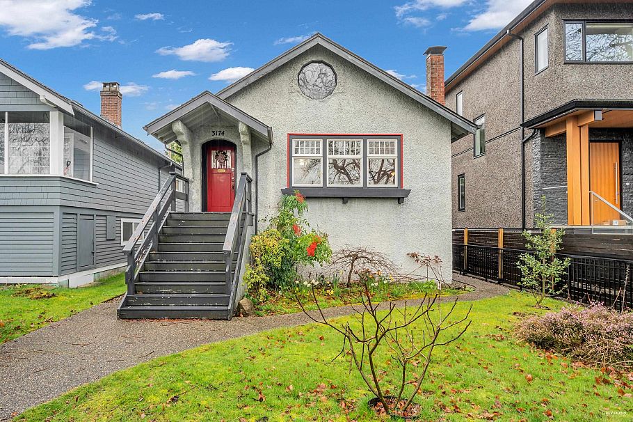 3174 W 10th Avenue Vancouver, BC - 1
