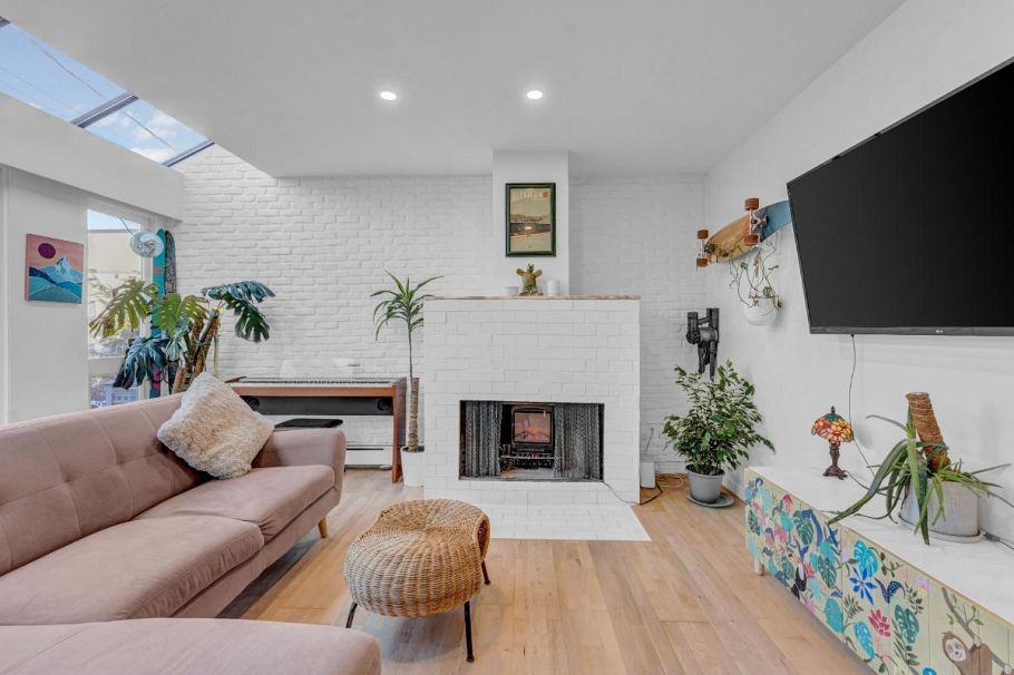 204 2125 York Avenue Vancouver, BC - 4