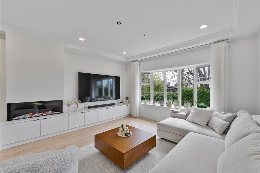 817 W 60th Avenue Vancouver, BC - 9