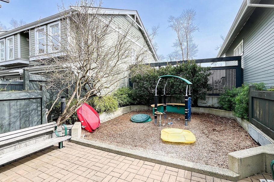7425 Columbia Street Vancouver, BC - 26