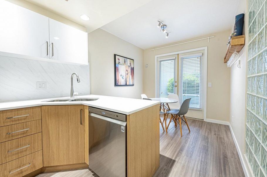 206 3151 Woodbine Drive North Vancouver, BC - 12