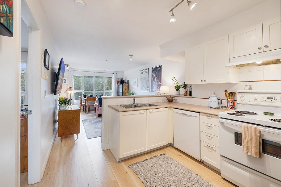 207 5355 Boundary Road Vancouver, BC - 2