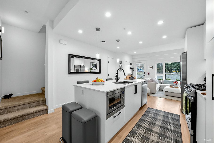 162 565 E 2nd Street North Vancouver, BC - 10