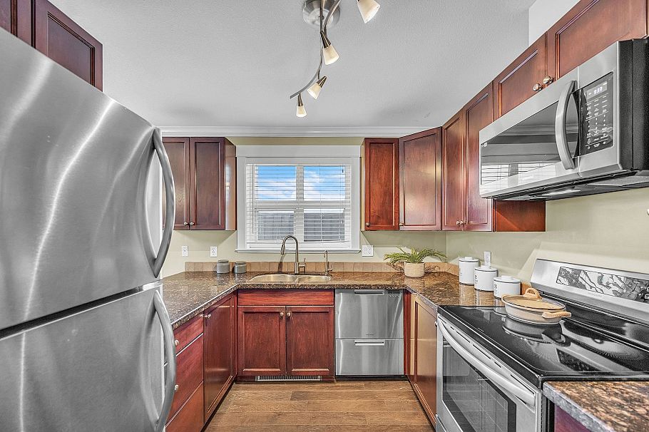 302 152 E 12th Street North Vancouver, BC - 6