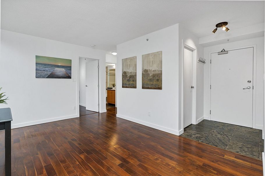 308 1688 Robson Street Vancouver, BC - 3