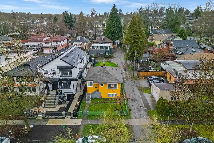 285 E 48th Avenue Vancouver, BC - 2