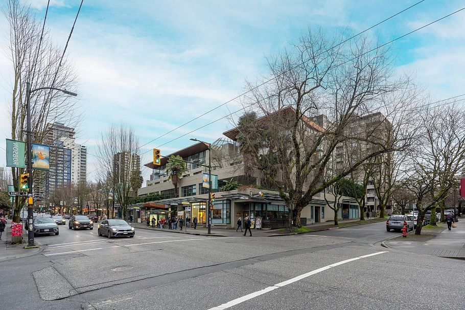 308 1688 Robson Street Vancouver, BC - 1