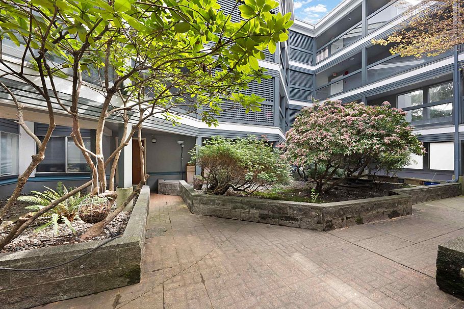 8 1355 W 4th Avenue Vancouver, BC - 2