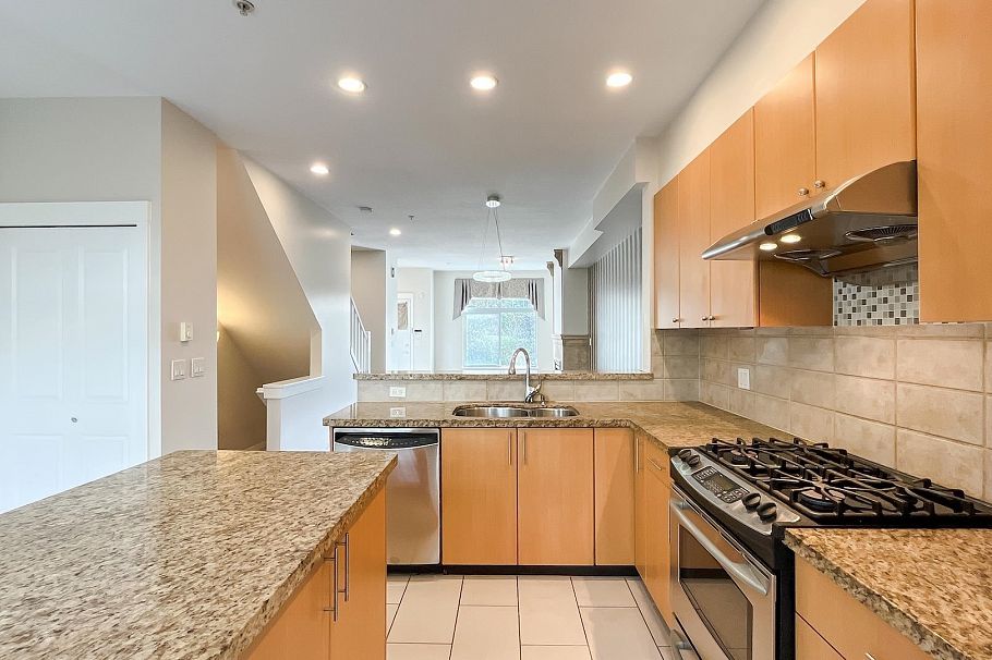 7425 Columbia Street Vancouver, BC - 10