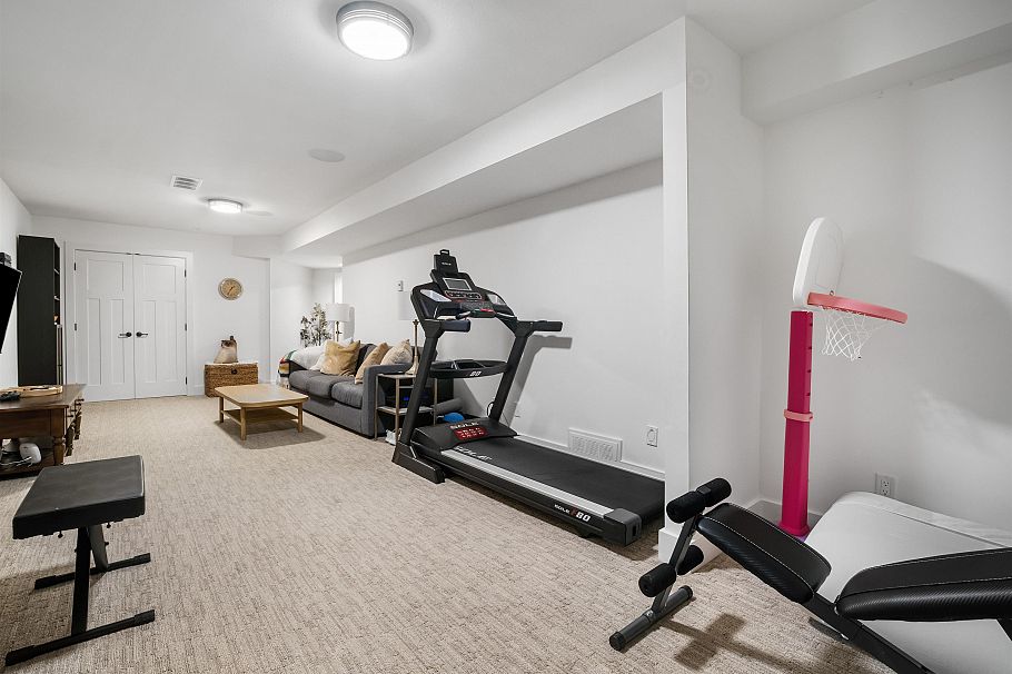 3558 Everglade Place North Vancouver, BC - 28