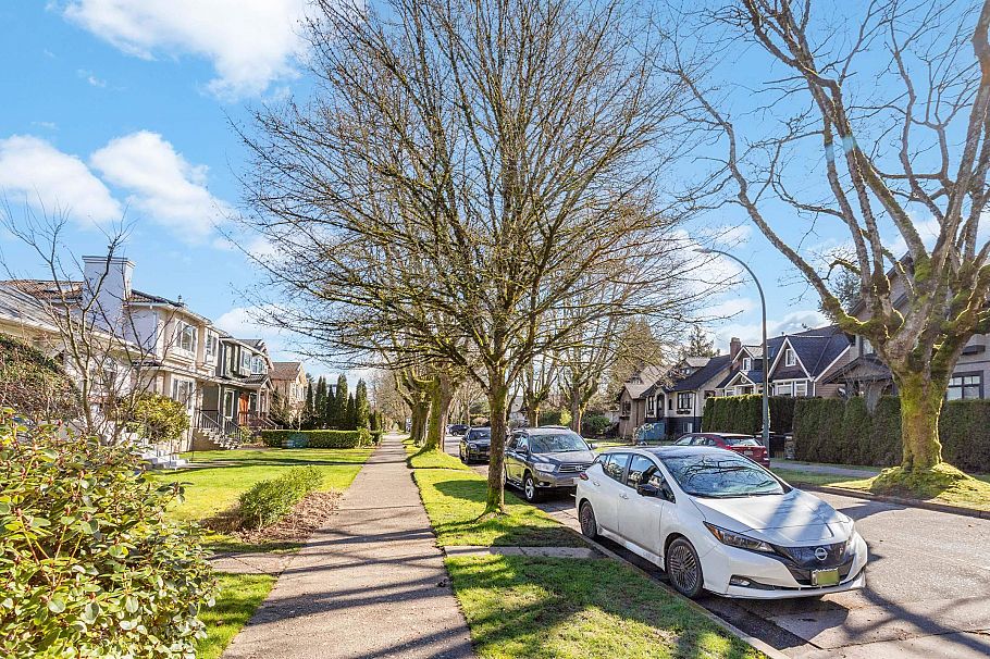 2861 W 15th Avenue Vancouver, BC - 11