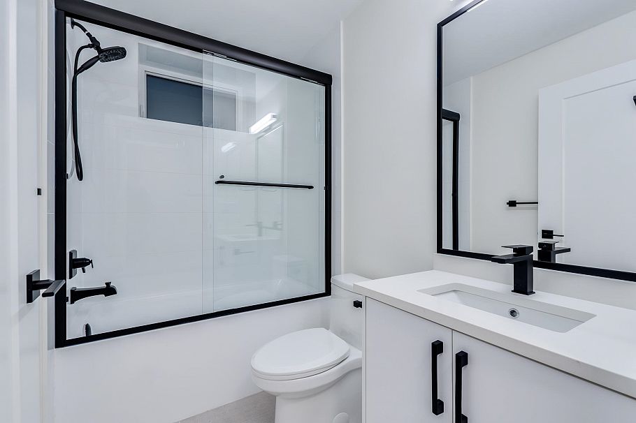 1 5459 Rhodes Street Vancouver, BC - 26