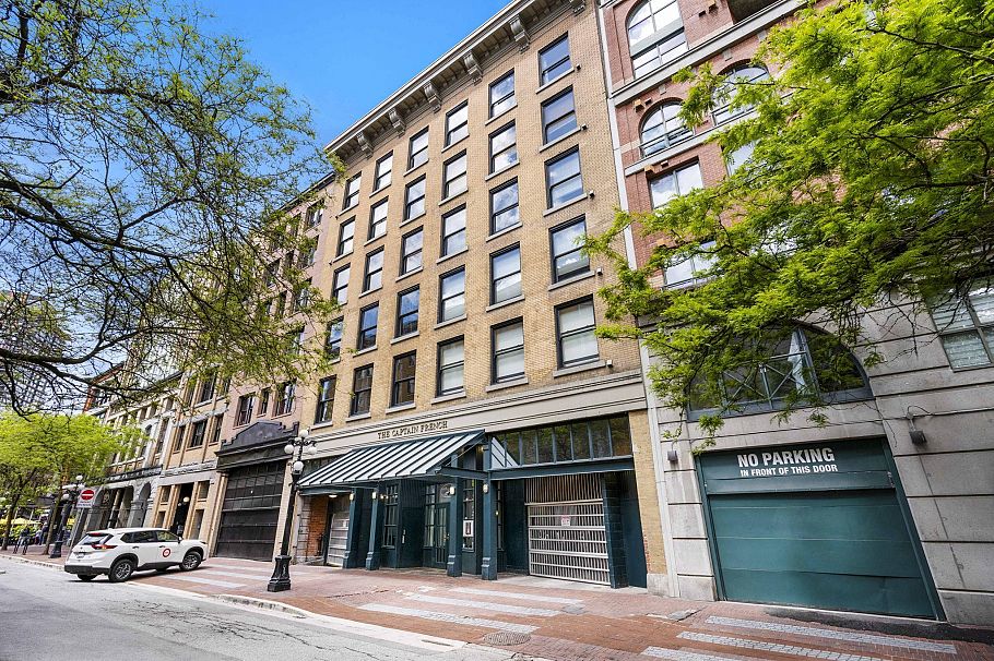 301 41 Alexander Street Vancouver, BC - 1