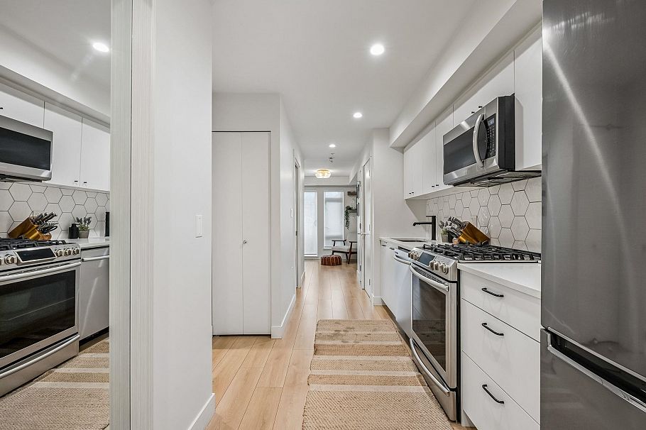 201 1519 Crown Street North Vancouver, BC - 15