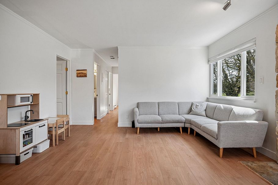 602 E 13th Avenue Vancouver, BC - 9