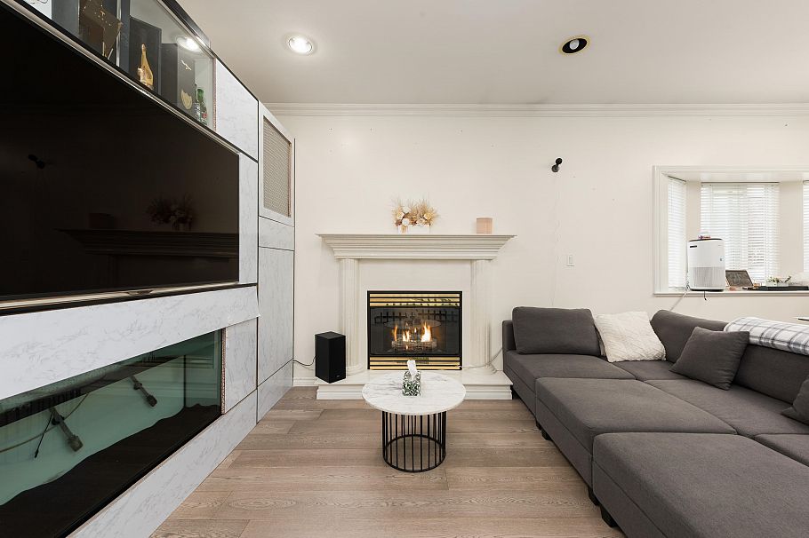 805 E 57th Avenue Vancouver, BC - 4