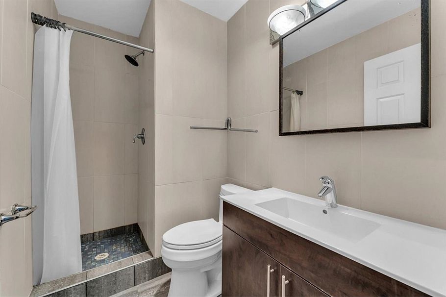 307 876 W 16th Avenue Vancouver, BC - 22