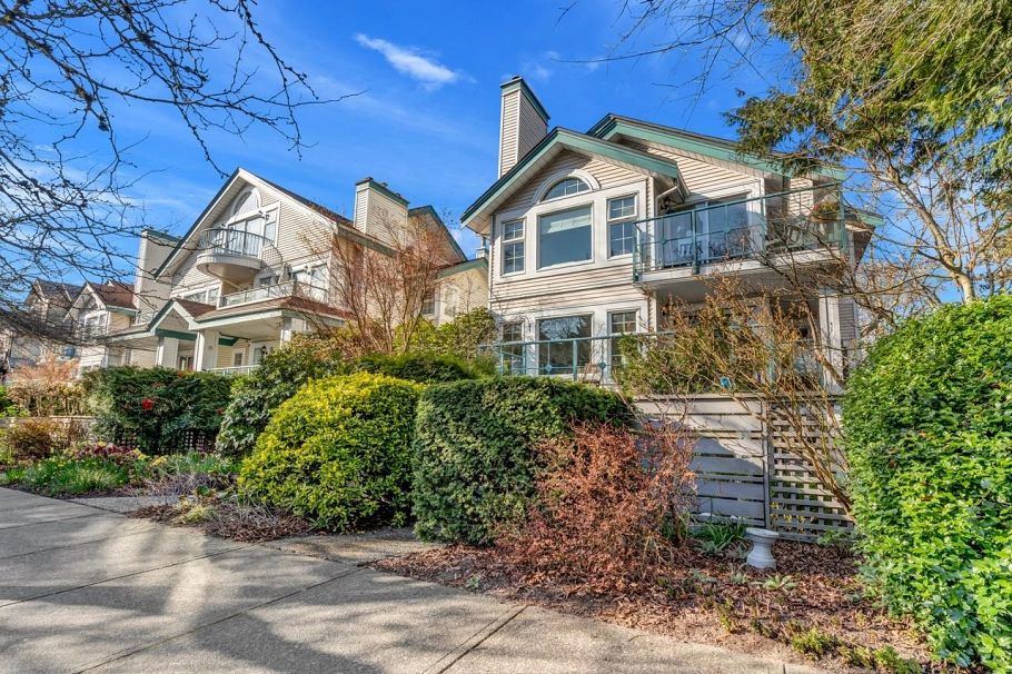 101 735 W 15 Avenue Vancouver, BC - 1