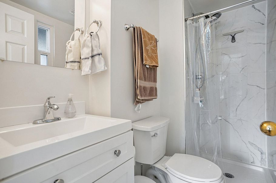 602 E 13th Avenue Vancouver, BC - 16