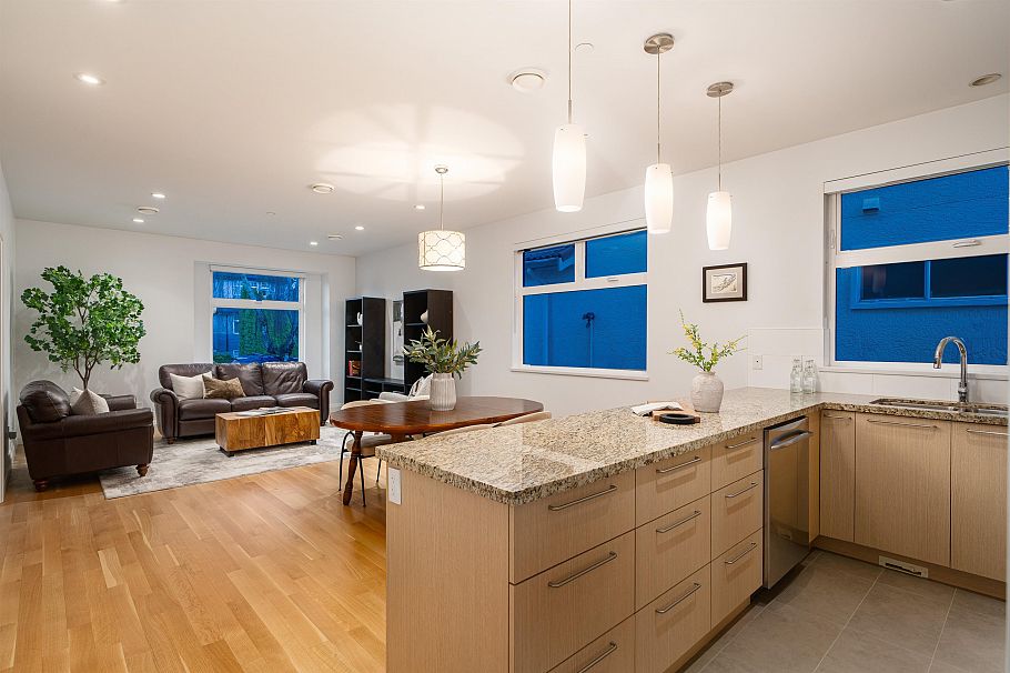 117 W 26th Avenue Vancouver, BC - 26