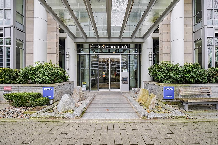 306 1633 Ontario Street Vancouver, BC - 2