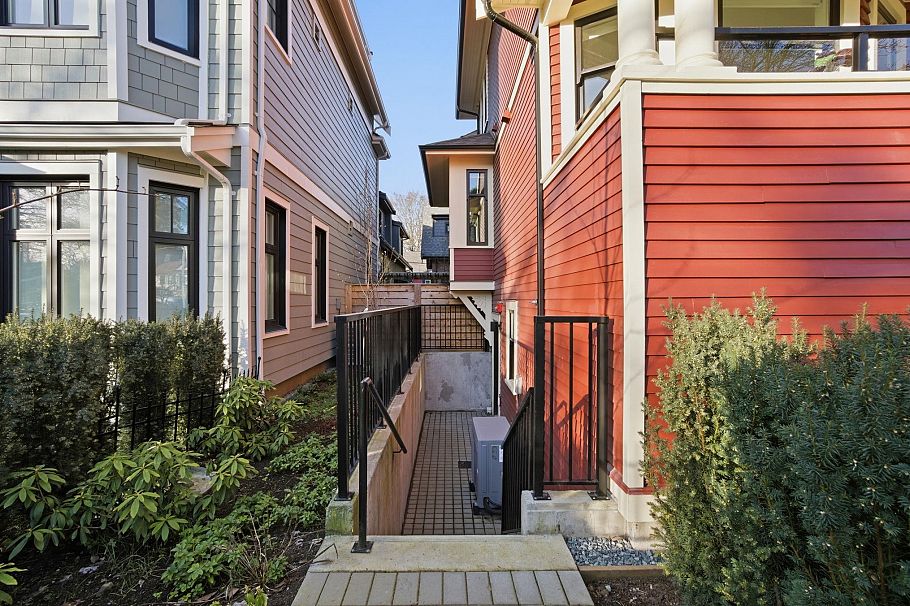 1967 Napier Street Vancouver, BC - 27