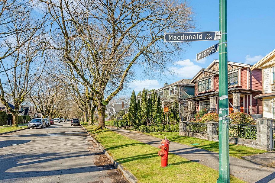 2861 W 15th Avenue Vancouver, BC - 14