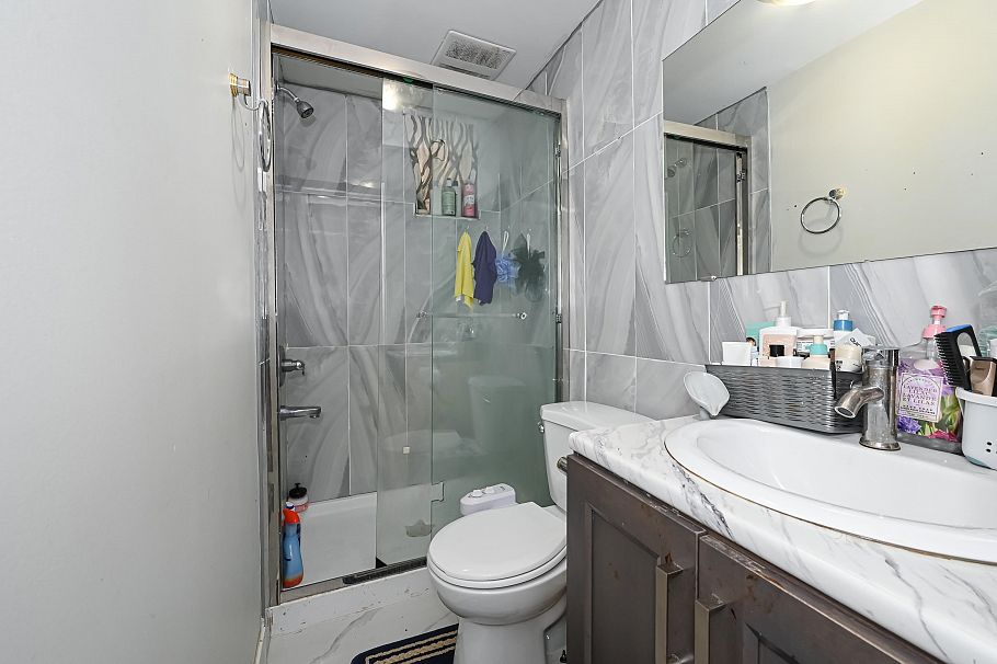 2295 E 48th Avenue Vancouver, BC - 9