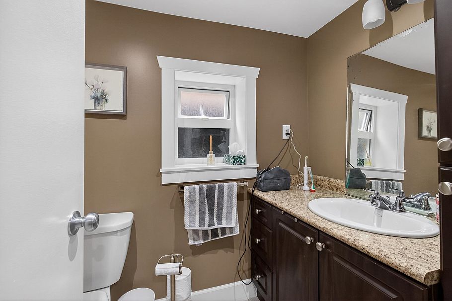 2631 E Pender Street Vancouver, BC - 20