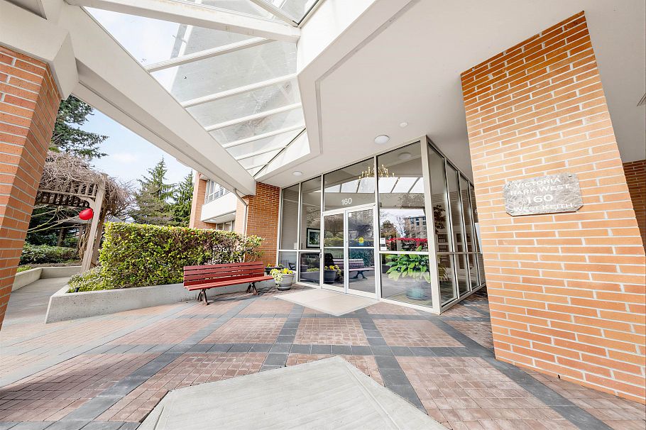 304 160 W Keith Road North Vancouver, BC - 2