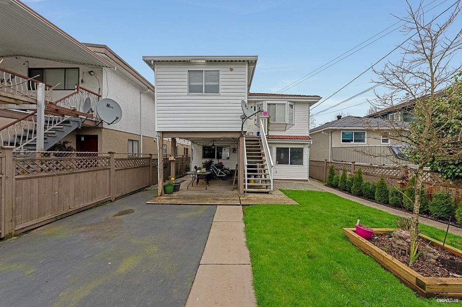 3450 Monmouth Avenue Vancouver, BC - 38