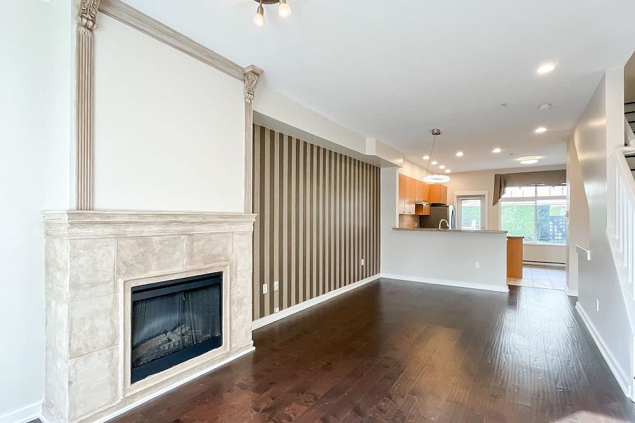 7425 Columbia Street Vancouver, BC - 4