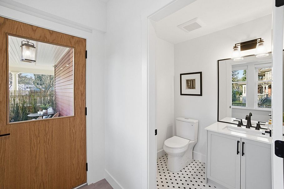 1081 Semlin Drive Vancouver, BC - 4