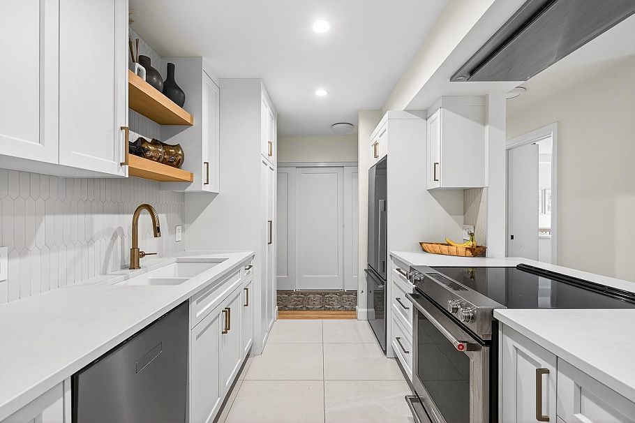 108 1424 Walnut Street Vancouver, BC - 11