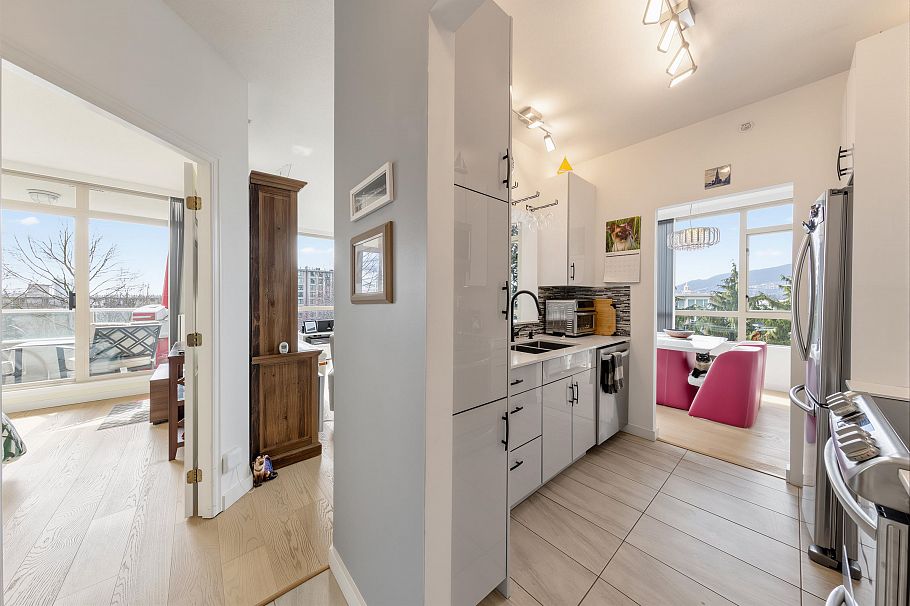 304 160 W Keith Road North Vancouver, BC - 24