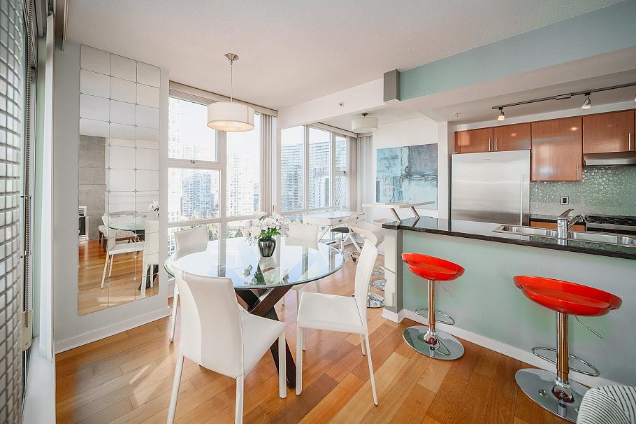 1906 1077 Marinaside Crescent Vancouver, BC - 4