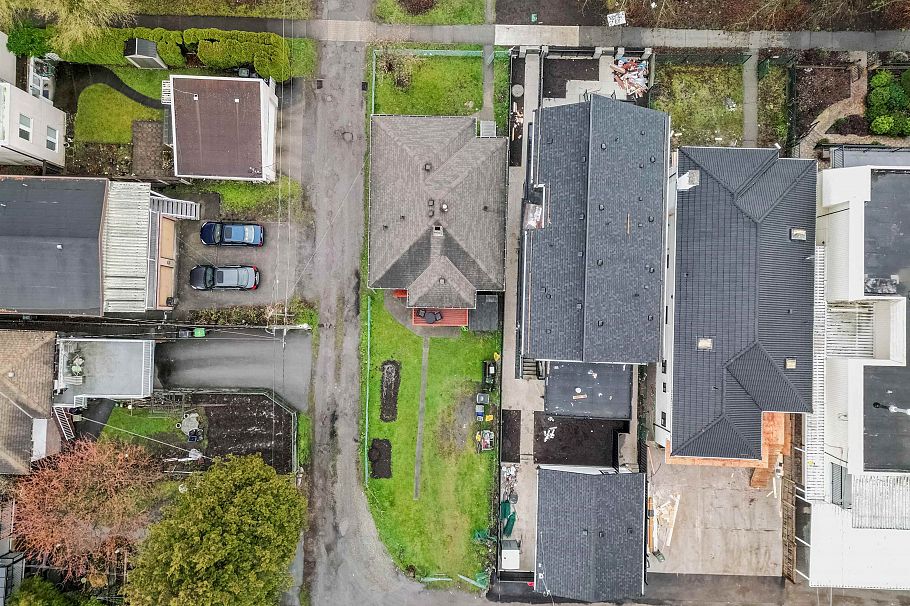 285 E 48th Avenue Vancouver, BC - 4