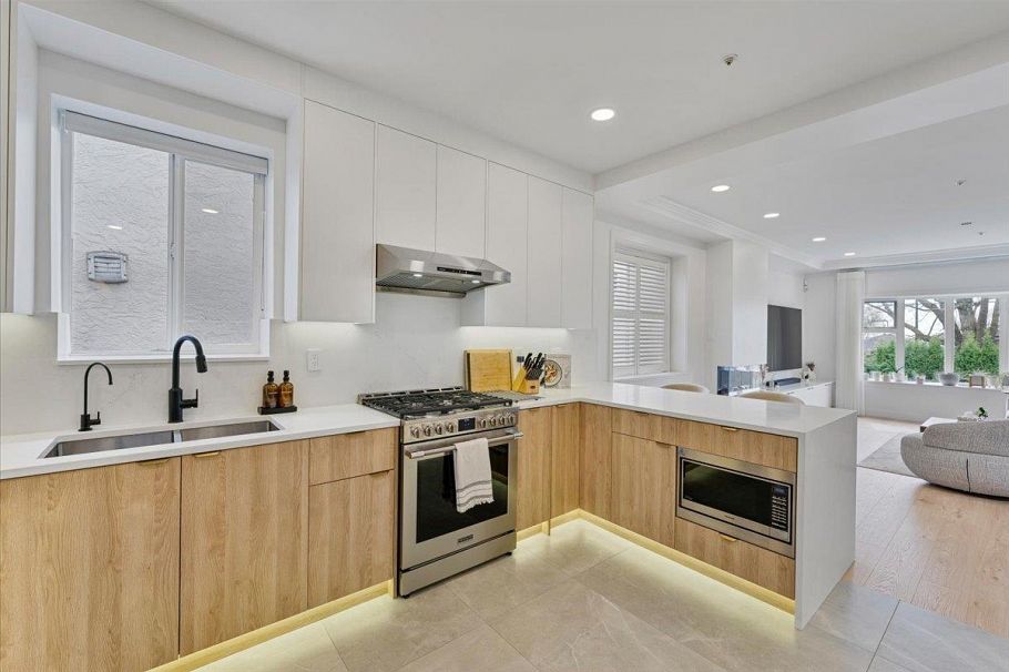 817 W 60th Avenue Vancouver, BC - 16