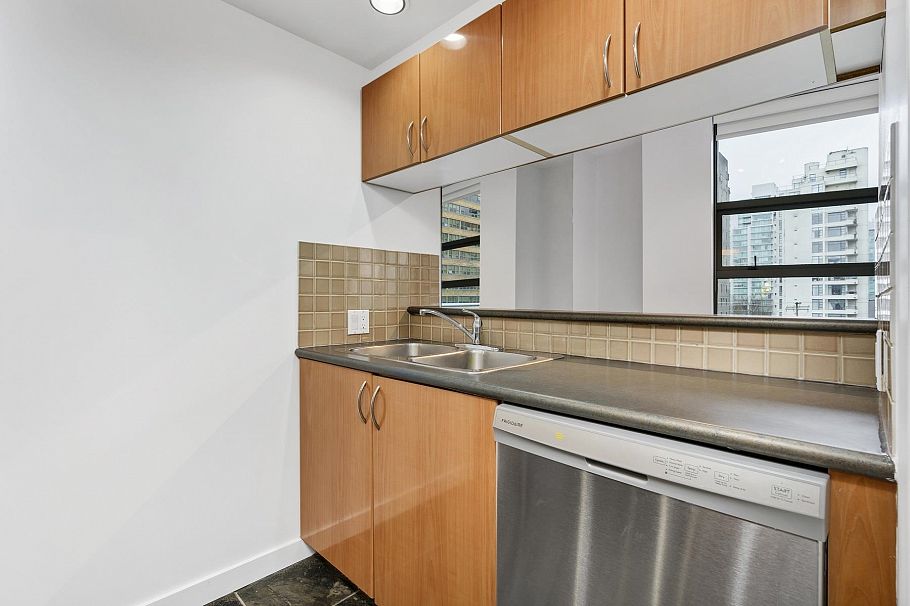 308 1688 Robson Street Vancouver, BC - 7