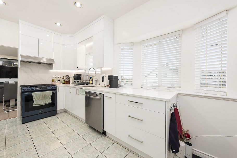 805 E 57th Avenue Vancouver, BC - 9