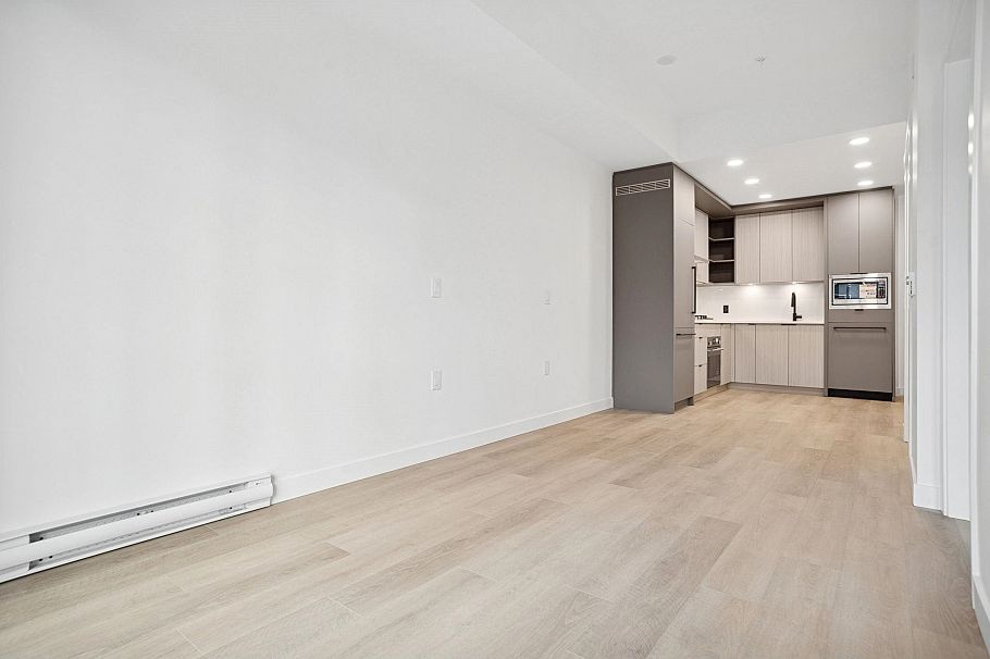 104 2268 E Broadway Vancouver, BC - 9