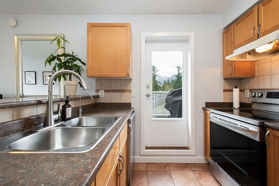 401 1629 Garden Avenue North Vancouver, BC - 9