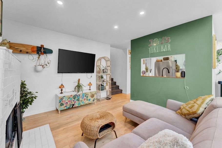 204 2125 York Avenue Vancouver, BC - 5