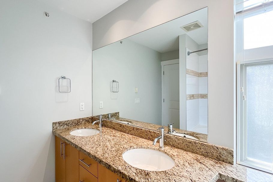 7425 Columbia Street Vancouver, BC - 13