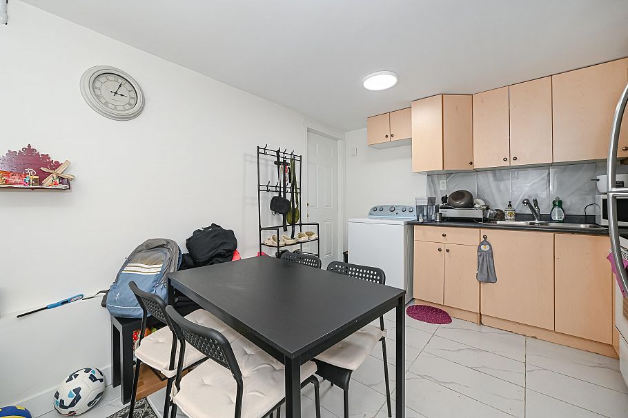 2295 E 48th Avenue Vancouver, BC - 6