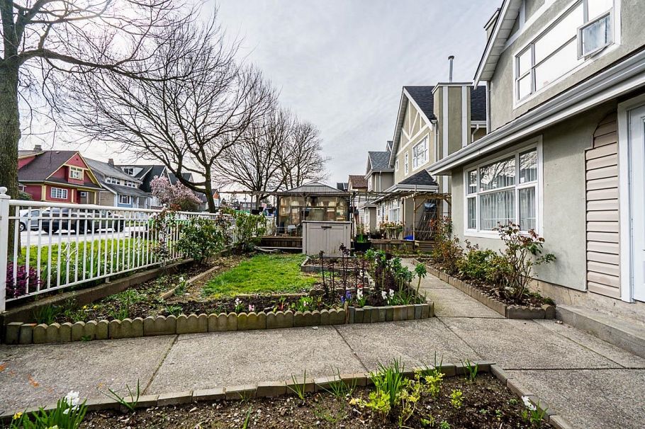 1407 E 12th Avenue Vancouver, BC - 34